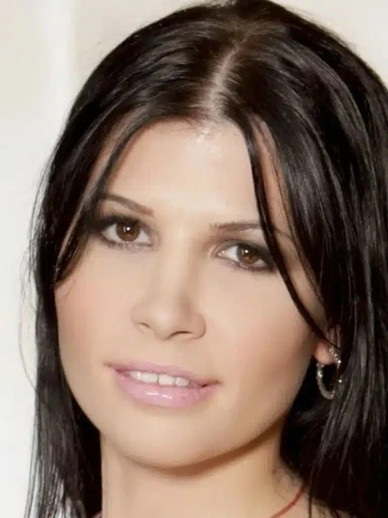 Rebeca Linares Biography: Wiki, Age, Career, Height, Weight, Boyfriend, Net Worth & More
